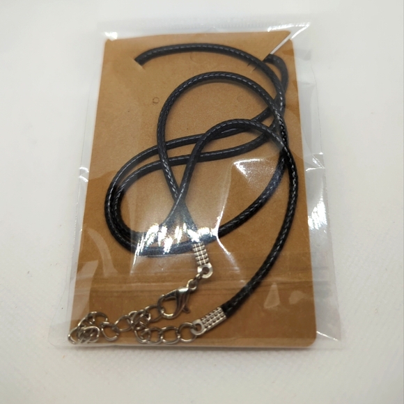 Malachite Healing Crystal Point Necklace Silver tone Leather Necklace 22" Cord - Picture 6 of 7